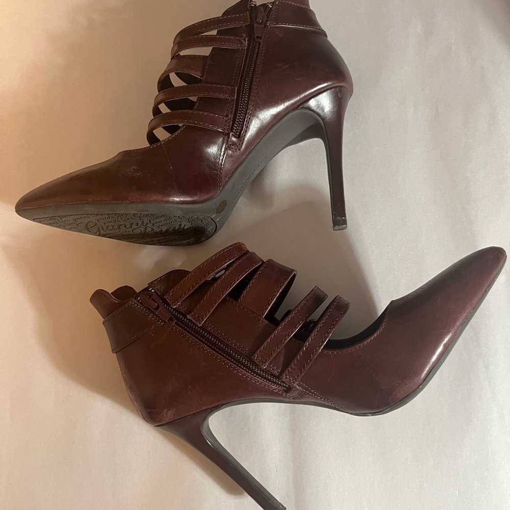 Leather Gianni Bini oxblood red burgundy strappy career work heels has wear Sz 7